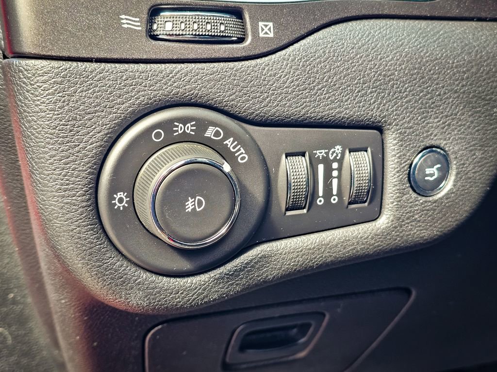 Used 2019 Jeep Cherokee Trailhawk w/ Comfort/Convenience Group image 14