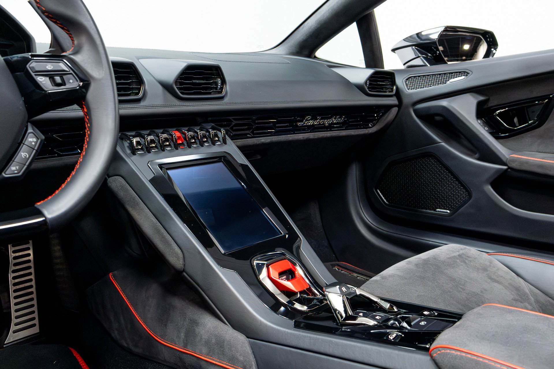 Used 2020 Lamborghini Huracan EVO image 13