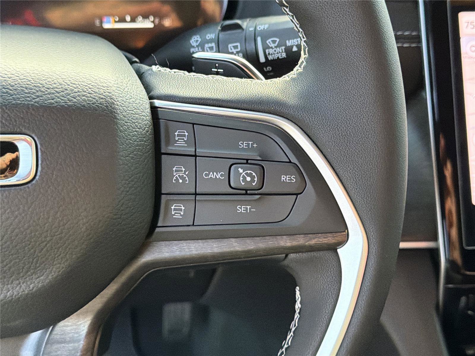New 2025 Jeep Grand Cherokee L Limited w/ Black Appearance Package image 30