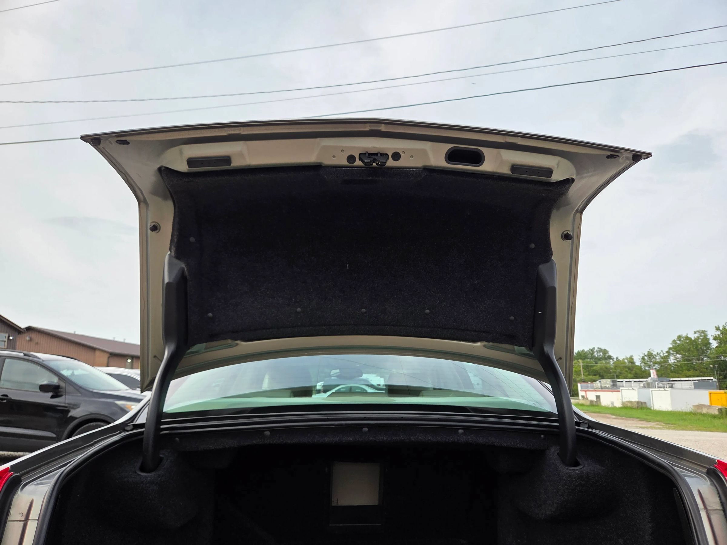 Used 2011 Cadillac DTS Luxury FWD image 18