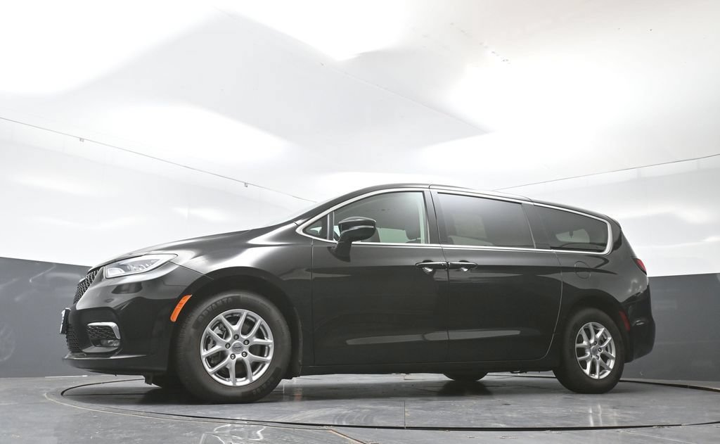 Used 2024 Chrysler Pacifica Touring-L FWD image 60