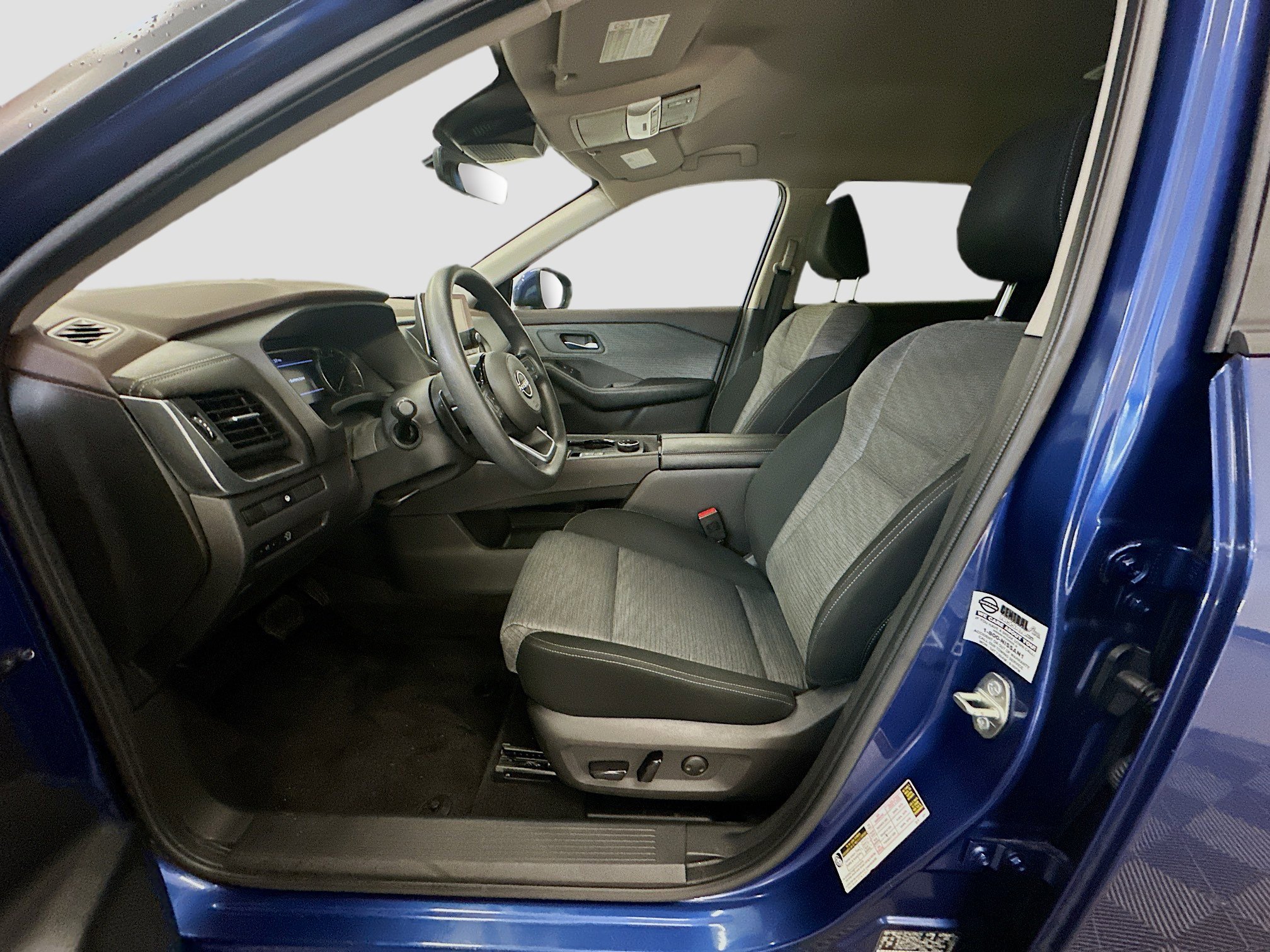Used 2023 Nissan Rogue SV image 13