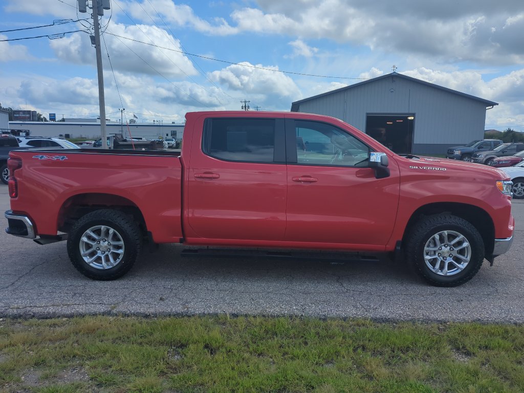 Used 2024 Chevrolet Silverado 1500 LT image 9
