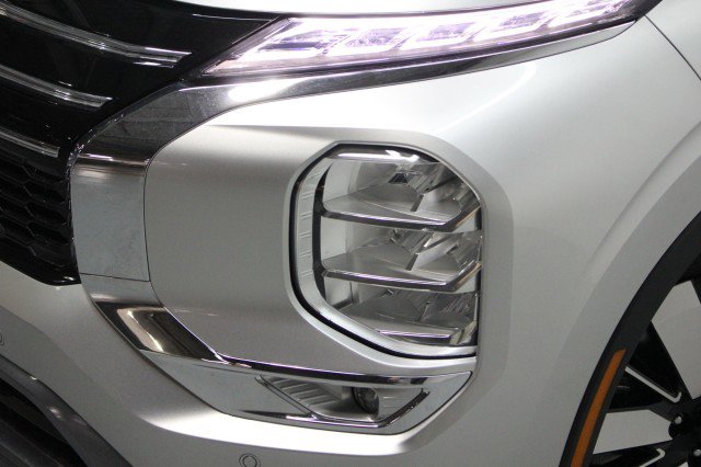 New 2026 Mitsubishi Outlander SEL image 2