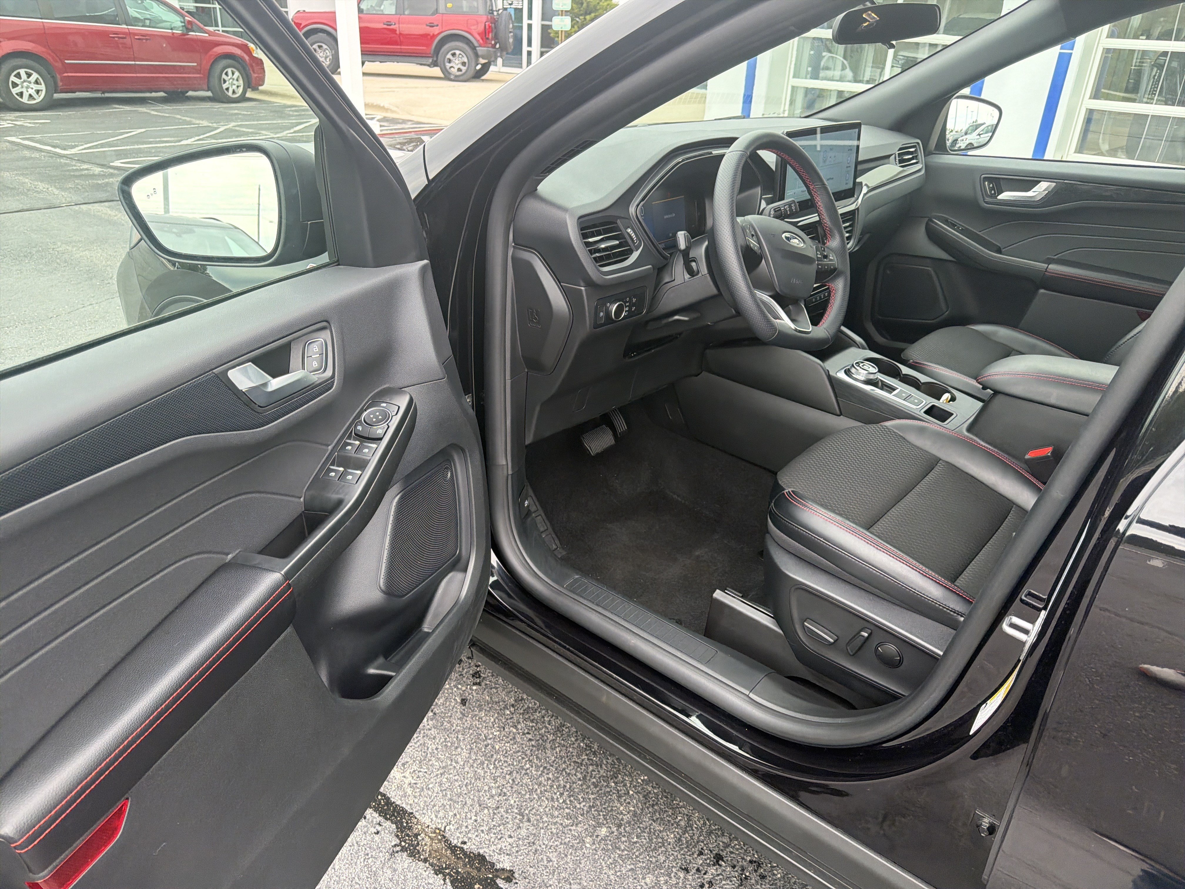 Used 2025 Ford Escape ST-Line w/ Equipment Group 301A FWD image 18