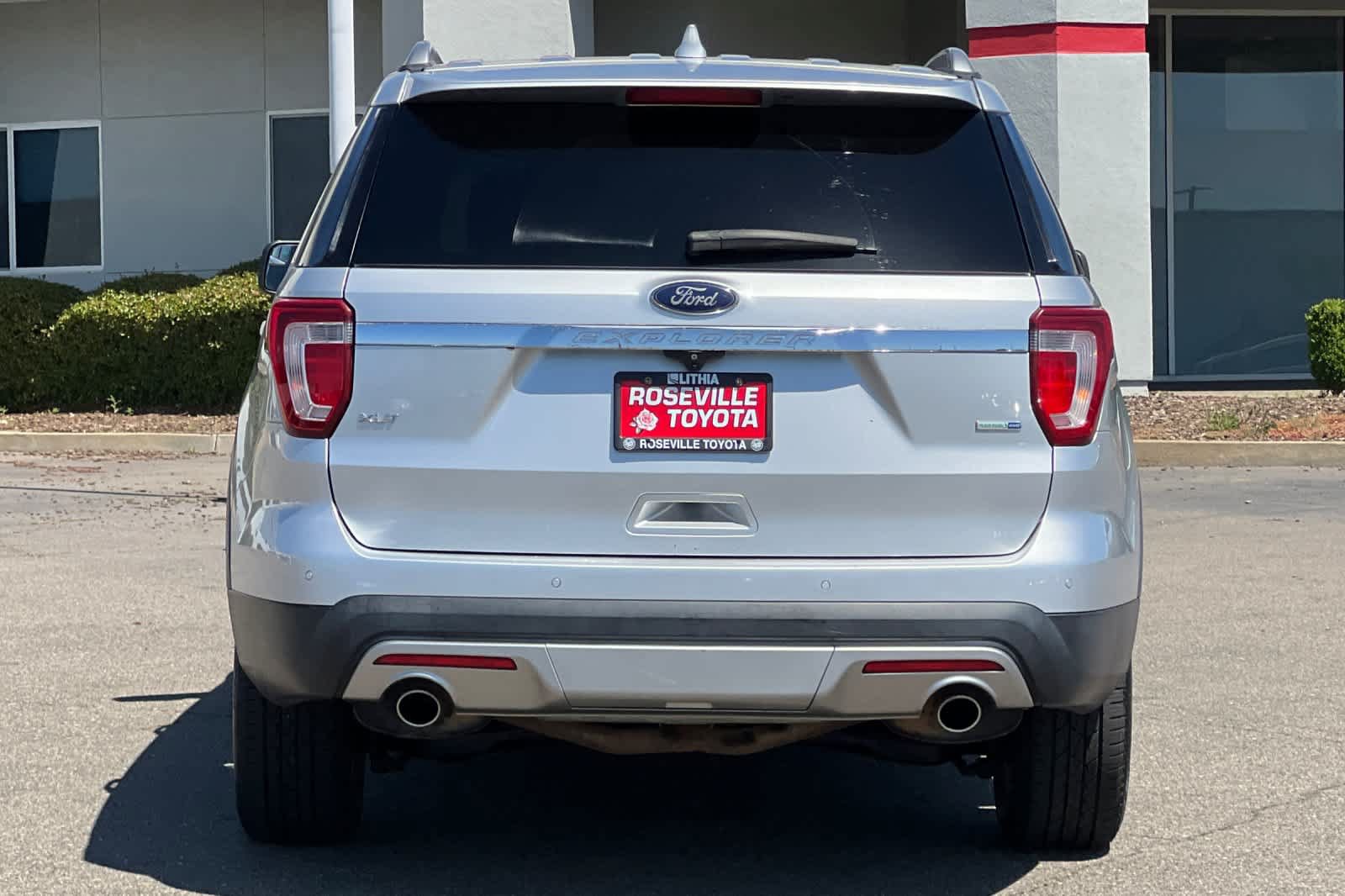 Used 2016 Ford Explorer XLT w/ Equipment Group 202A AWD/4WD image 8