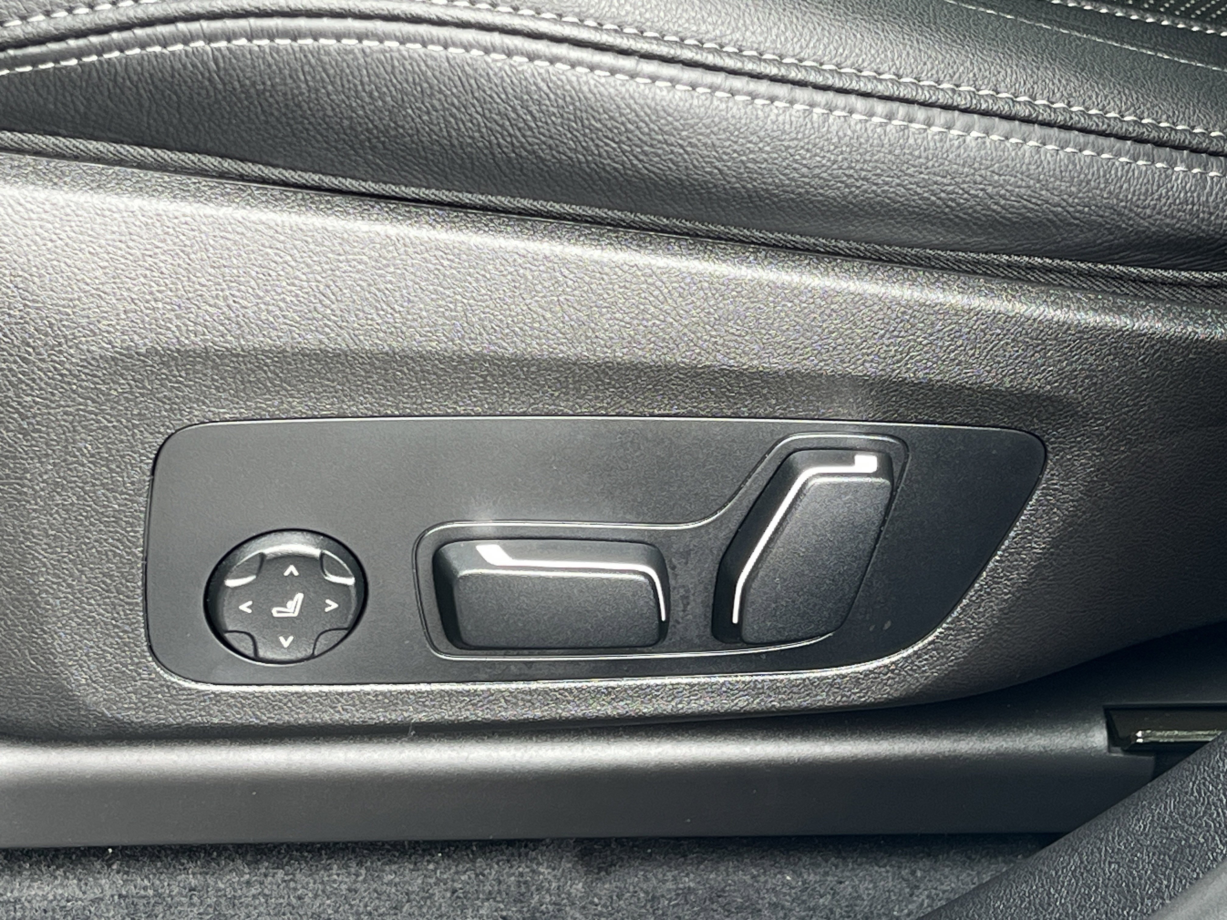 Used 2025 BMW X4 xDrive30i image 19