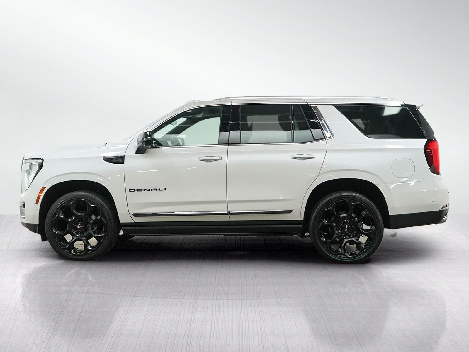 Used 2025 GMC Yukon Denali Ultimate AWD/4WD image 2