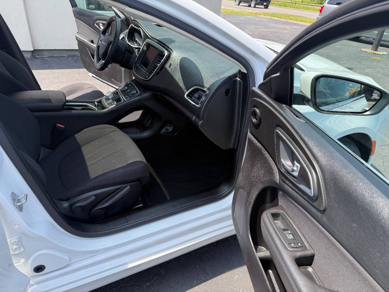 Used 2015 Chrysler 200 Limited w/ Convenience Group FWD image 14