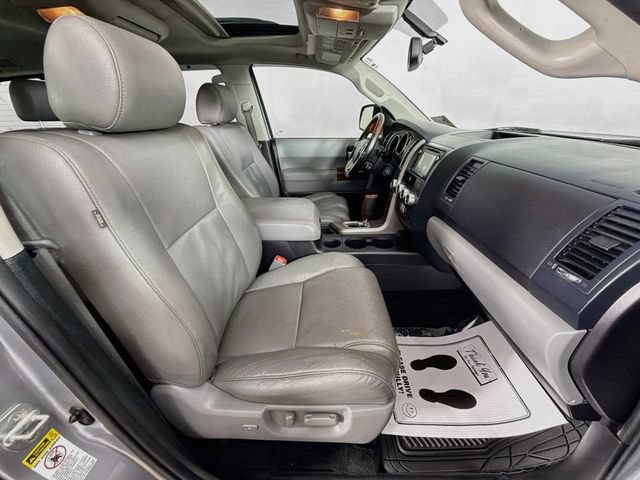 Used 2016 Toyota Sequoia Platinum AWD/4WD image 31