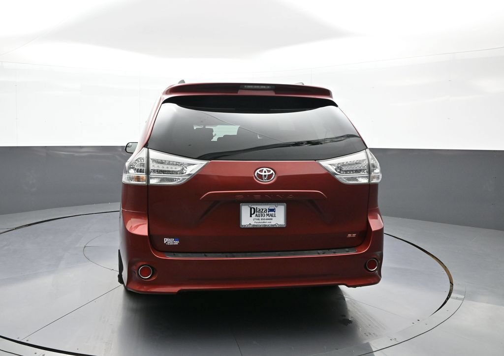 Used 2017 Toyota Sienna SE FWD image 7