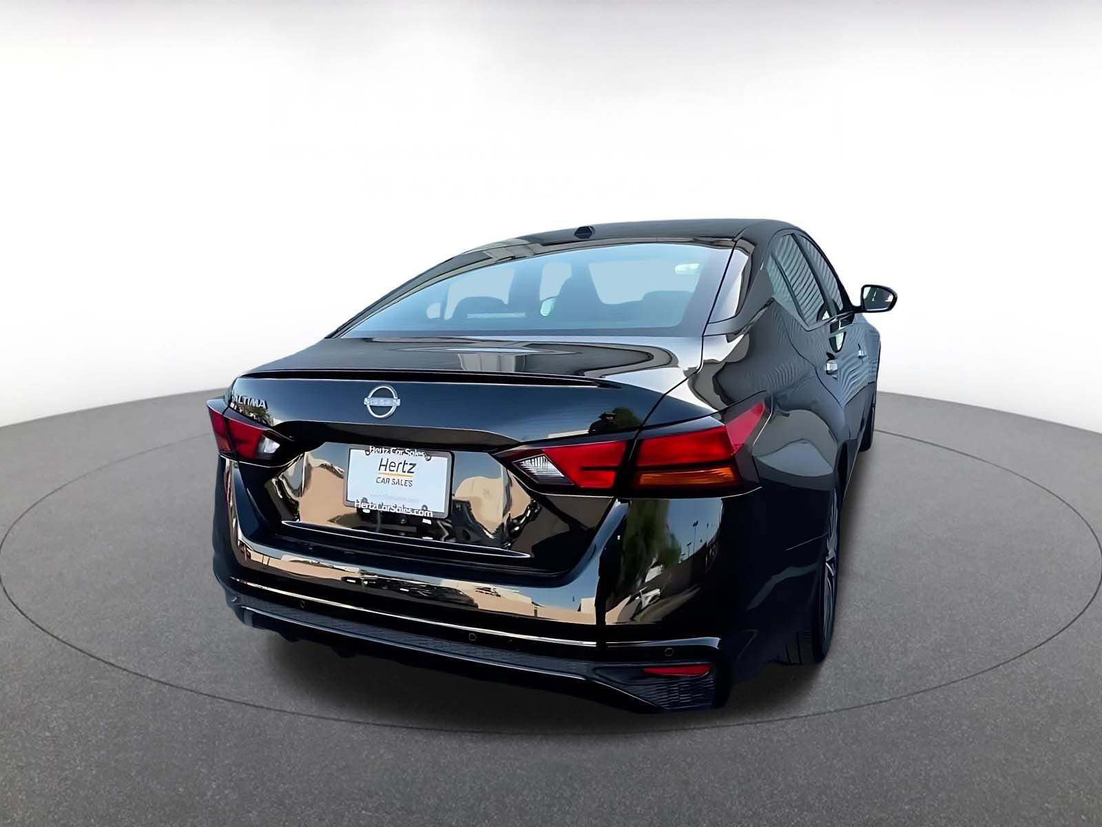 Used 2025 Nissan Altima 2.5 SV FWD image 14