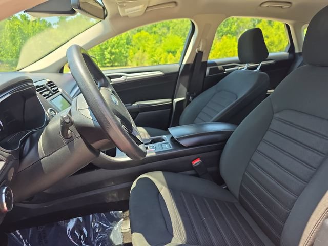 Used 2020 Ford Fusion SE FWD image 15