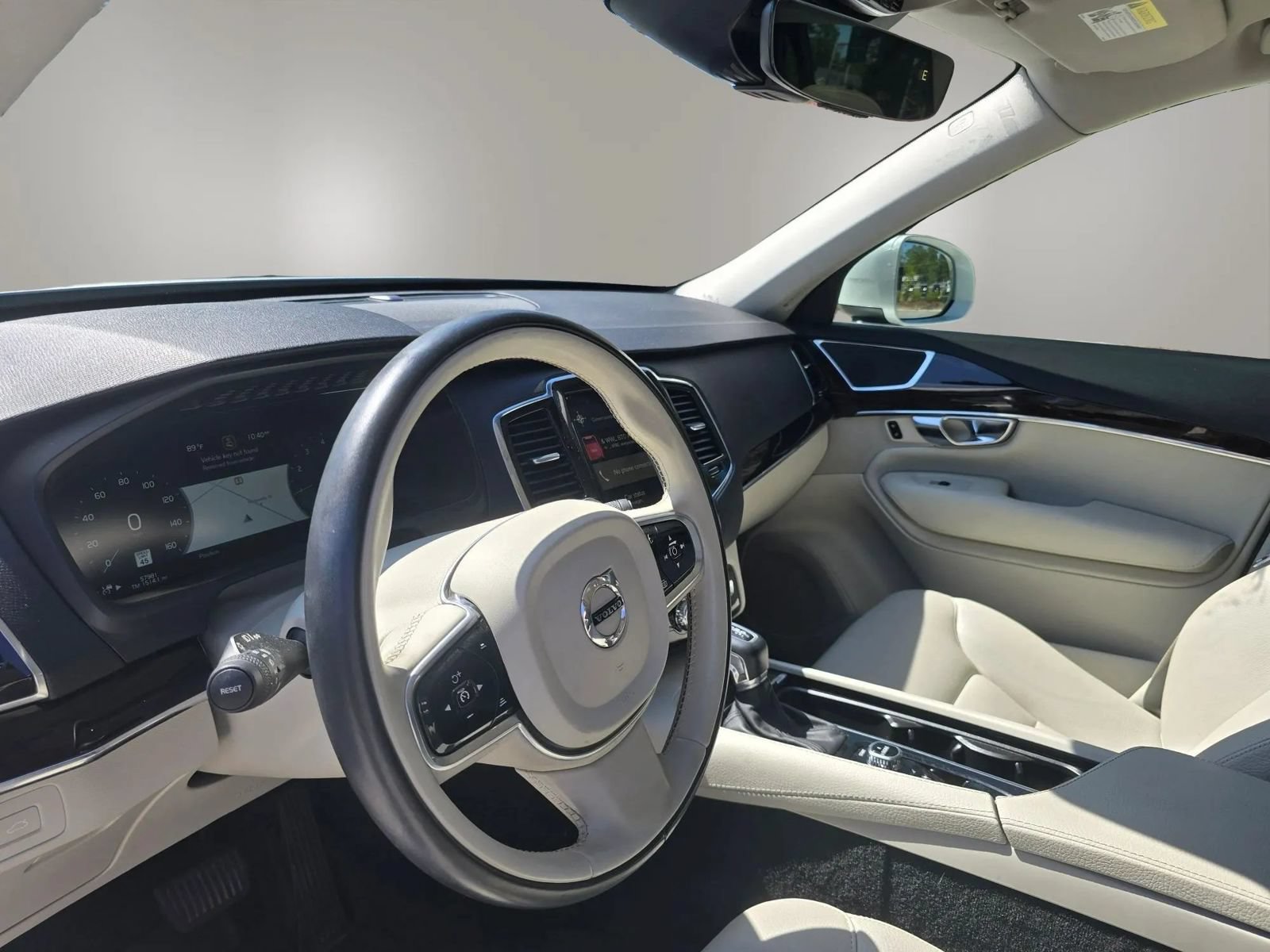 Used 2017 Volvo XC90 T6 Momentum w/ Vision Package AWD/4WD image 13