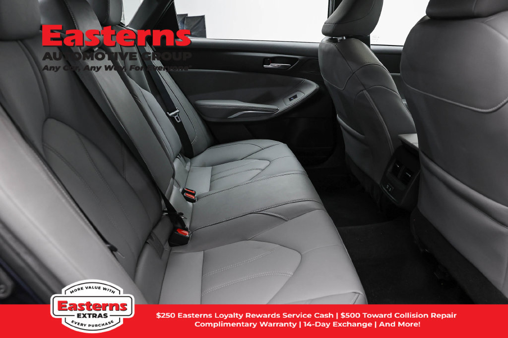 Used 2022 Toyota Avalon XLE w/ Moonroof Package FWD image 25