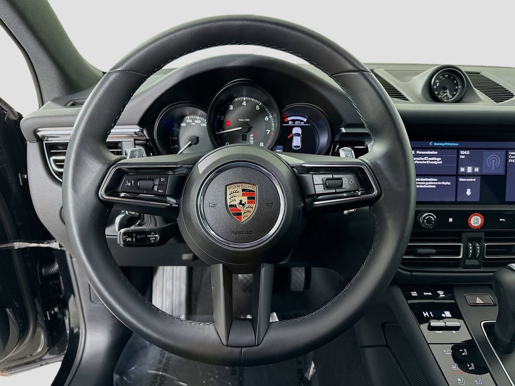 Used 2025 Porsche Macan image 12