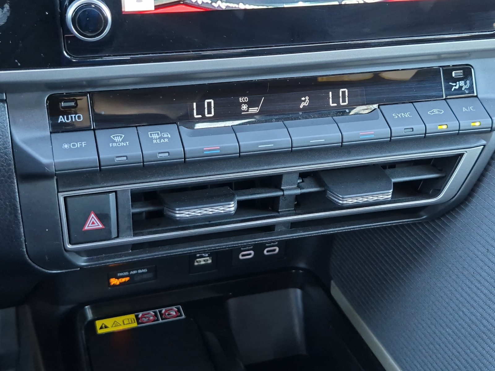 Certified 2025 Toyota Camry SE FWD image 17