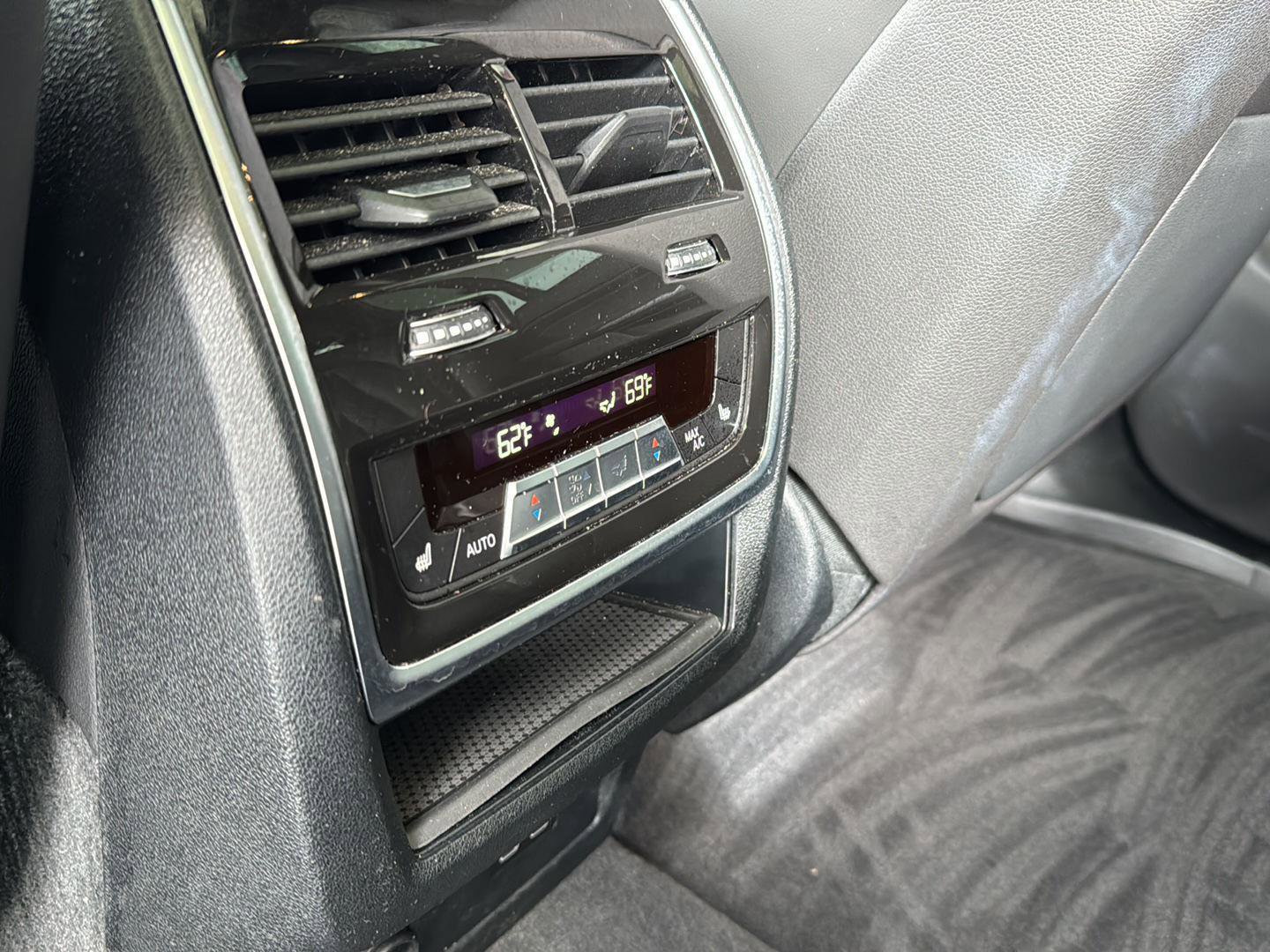 Used 2023 BMW X7 xDrive40i w/ Executive Package image 17