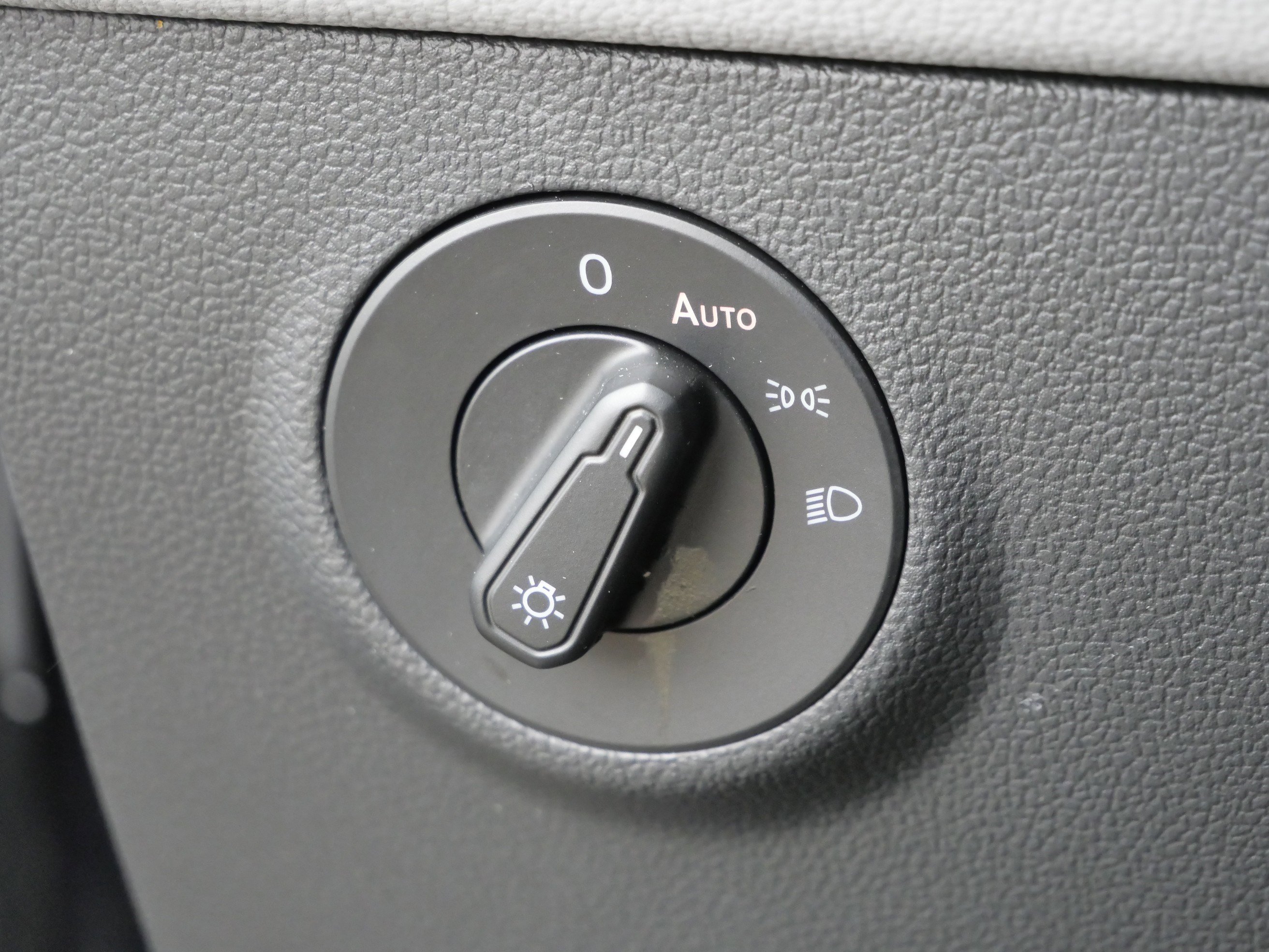 Certified 2023 Volkswagen Taos SE w/ Panoramic Sunroof Package image 21