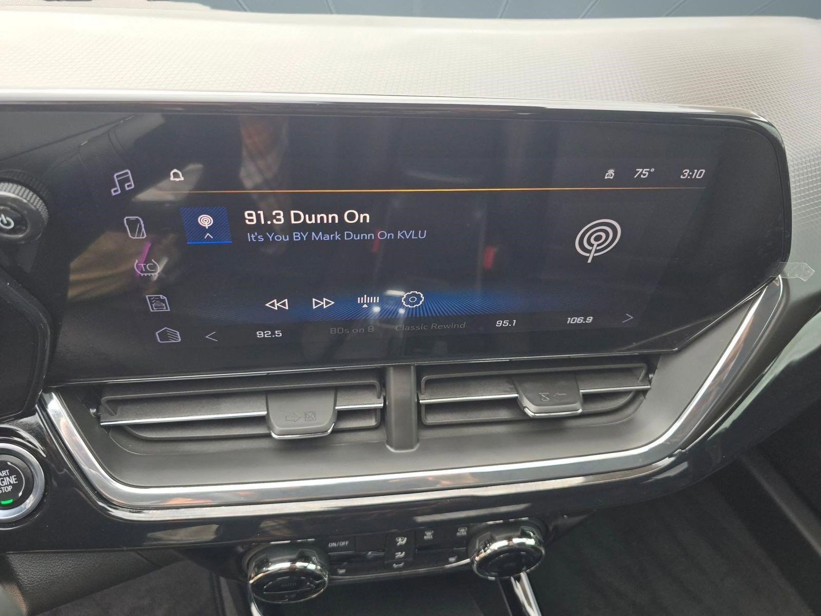 Used 2025 Chevrolet Trax RS w/ Driver Confidence Package image 28