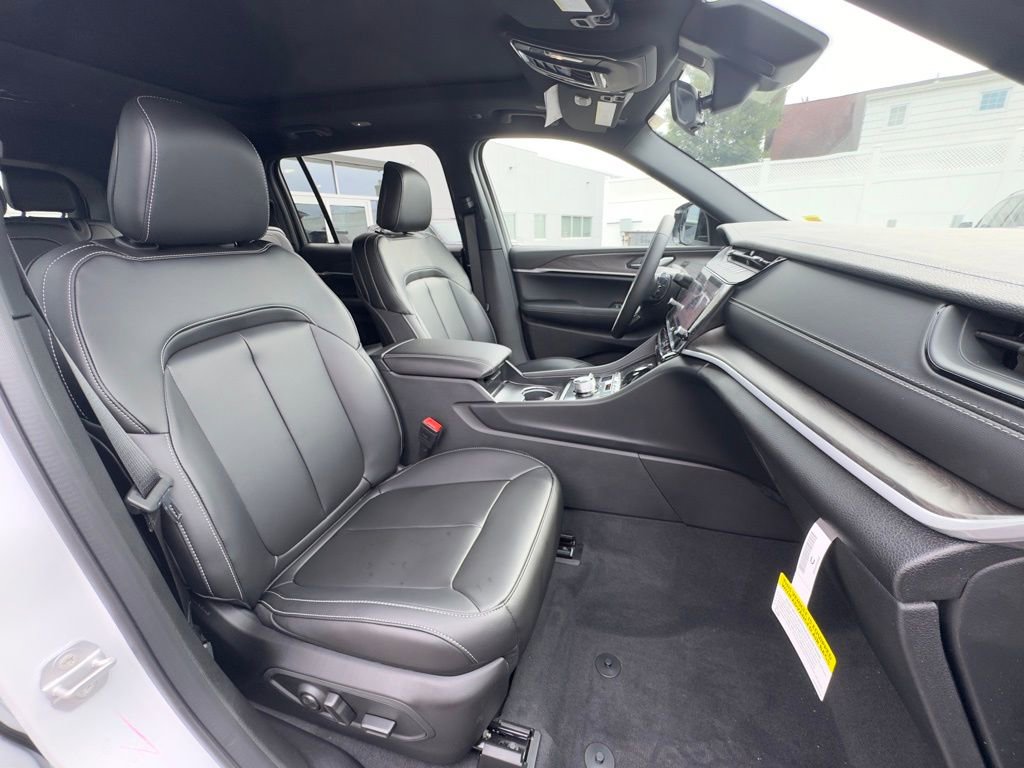 New 2026 Jeep Grand Cherokee L Limited w/ Limited Altitude Package image 19