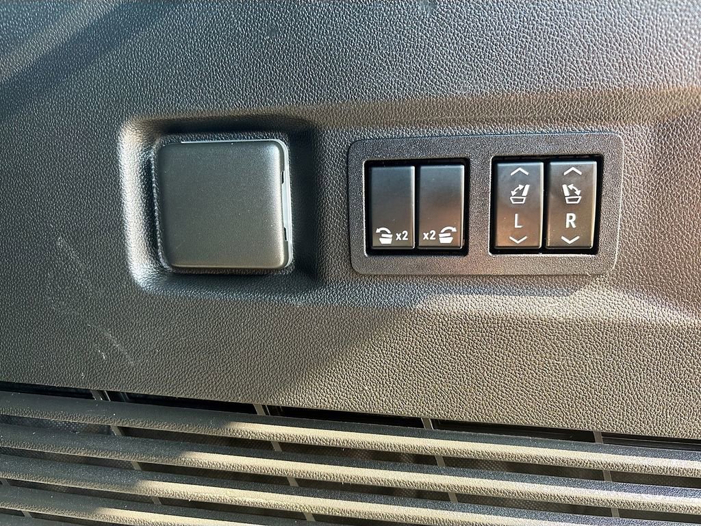 Used 2021 Chevrolet Tahoe High Country w/ Premium Package RWD image 25