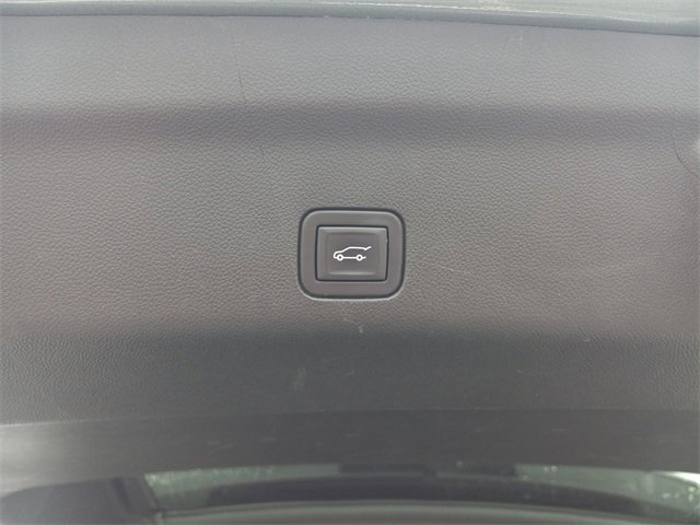 Used 2023 Chevrolet Suburban Premier image 12