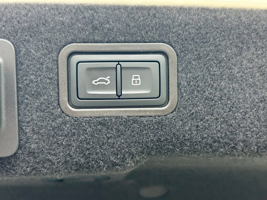Used 2025 Audi A8 L 3.0T AWD/4WD image 52