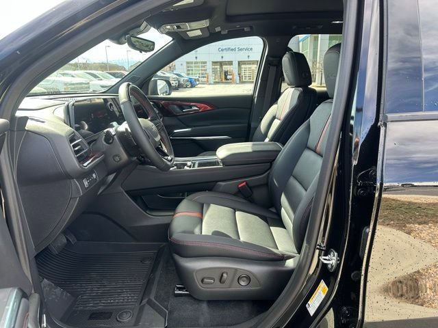 New 2026 Chevrolet Traverse RS w/ LPO, Floor Liner Package image 2