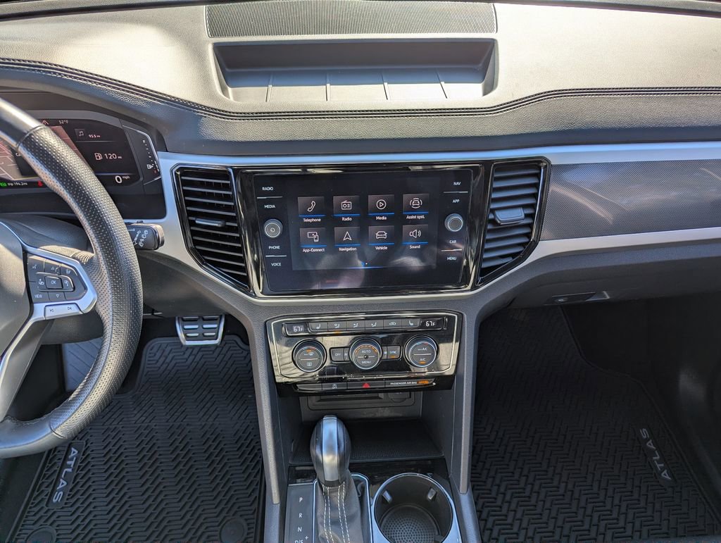 Certified 2022 Volkswagen Atlas Cross Sport SEL R-Line image 17