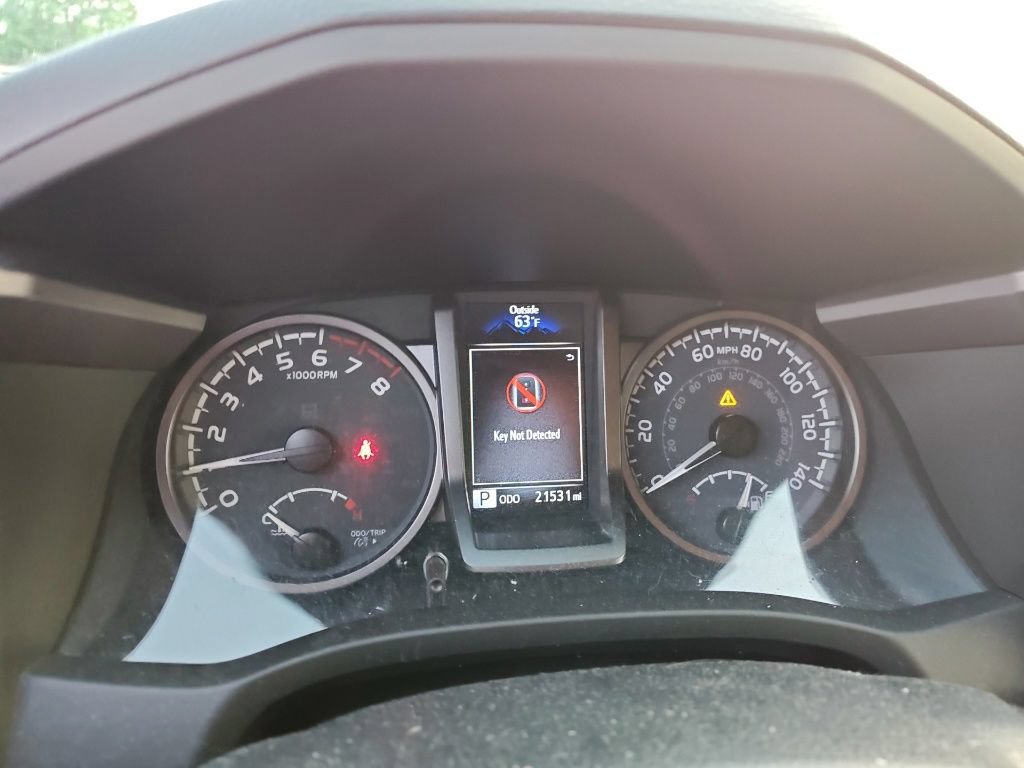 Used 2023 Toyota Tacoma TRD Off-Road w/ Technology Package AWD/4WD image 9