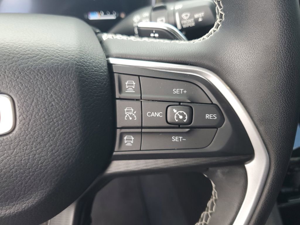 Used 2023 Jeep Grand Cherokee Laredo image 26