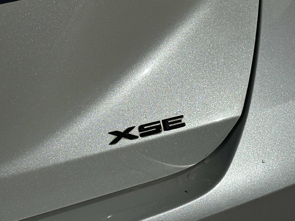 Used 2022 Toyota Avalon XSE FWD image 9