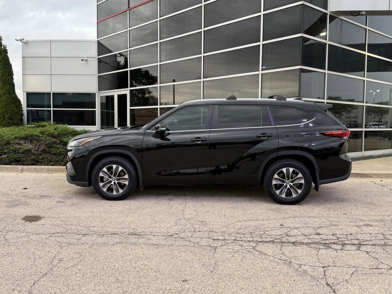 Used 2024 Toyota Highlander XLE image 6