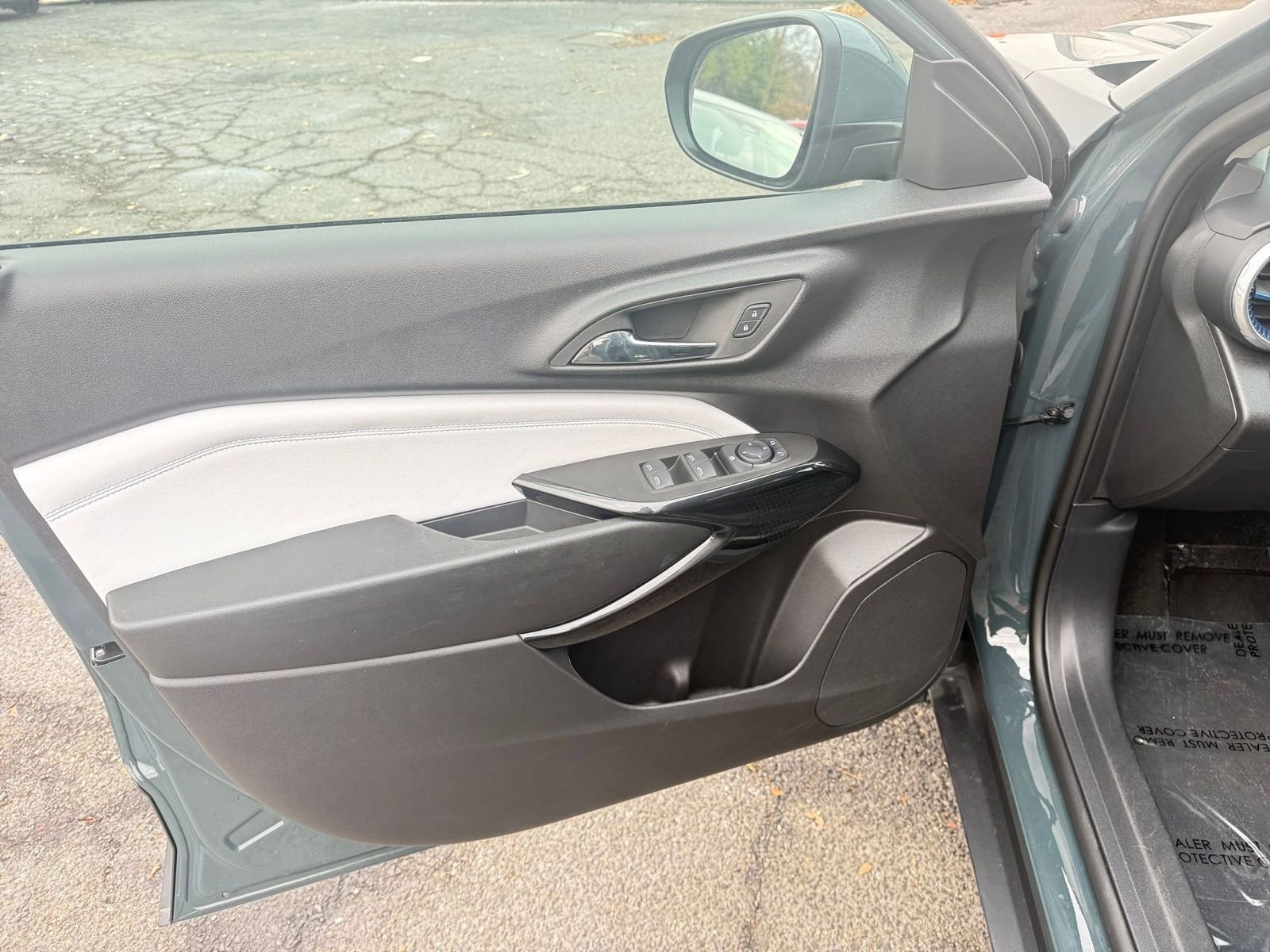 Used 2025 Chevrolet Trax LT w/ LT Convenience Package image 20