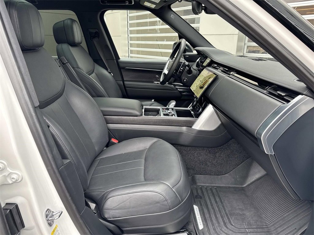 Used 2023 Land Rover Range Rover SE image 10