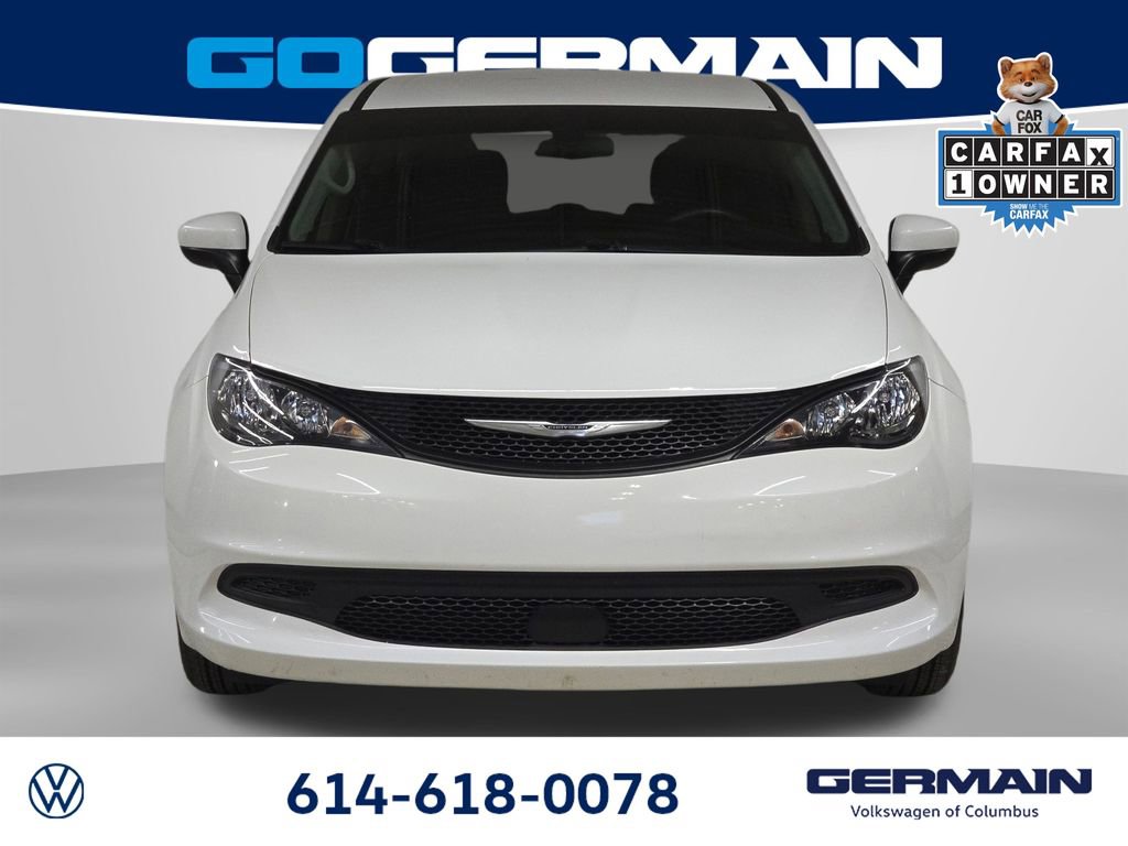 Used 2022 Chrysler Voyager LX image 4