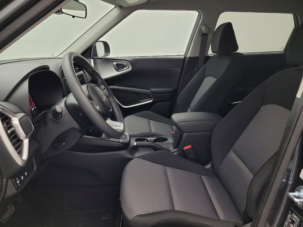 Used 2025 Kia Soul LX image 17