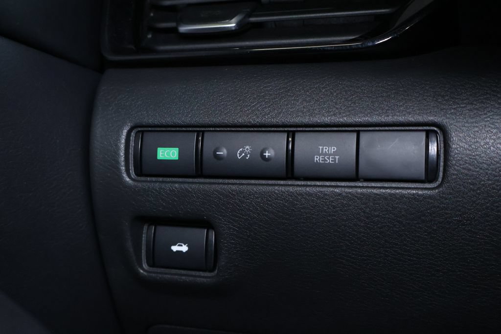 Used 2025 Nissan Sentra SV FWD image 24