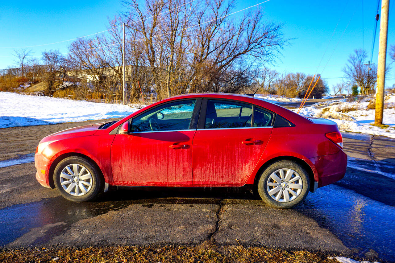 Used 2011 Chevrolet Cruze LT image 6