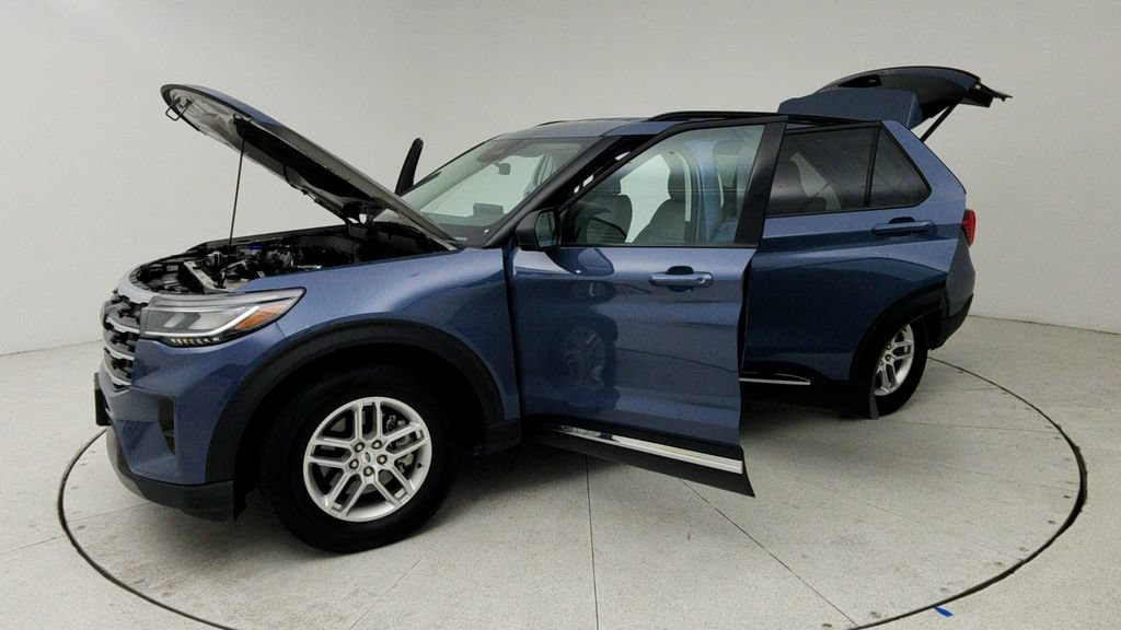 Used 2025 Ford Explorer Active w/ Active Comfort Package RWD image 11