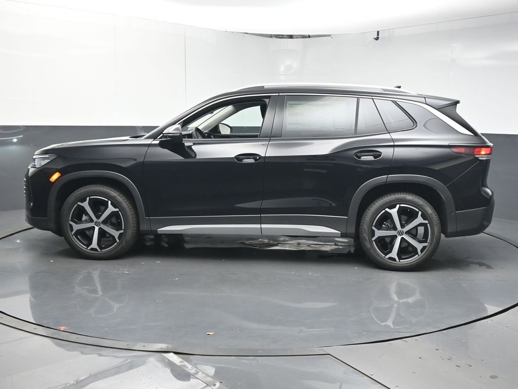 Used 2025 Volkswagen Tiguan SE FWD image 5