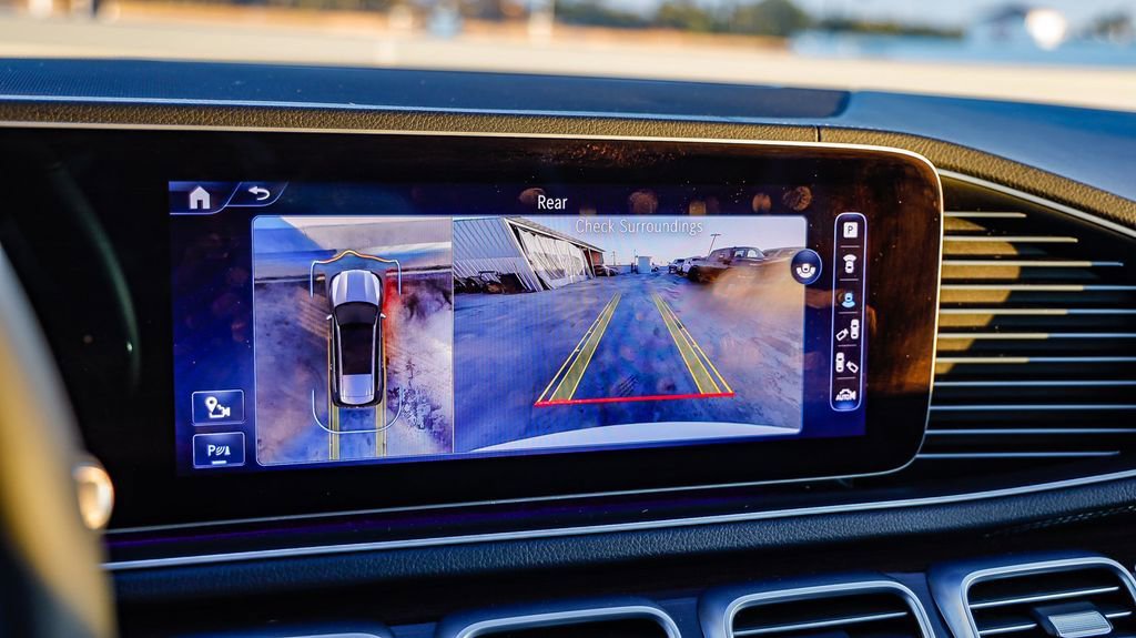 Used 2024 Mercedes-Benz GLS 450 4MATIC image 26