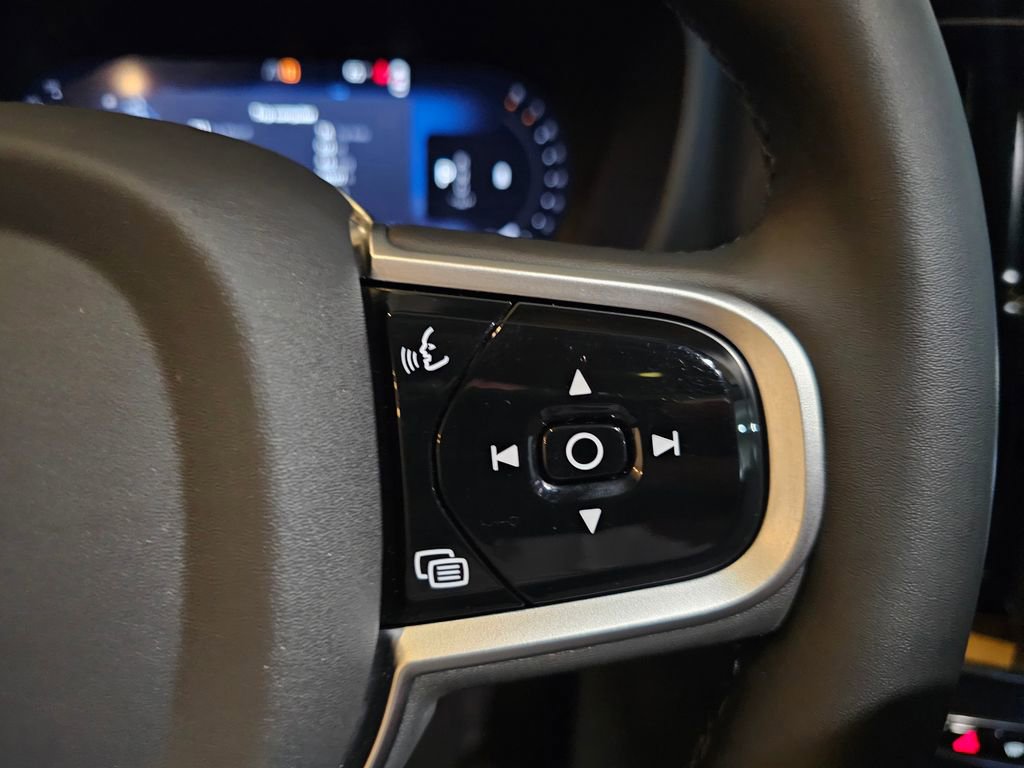 Used 2026 Volvo XC60 B5 Plus w/ Protection Package Premier AWD/4WD image 21
