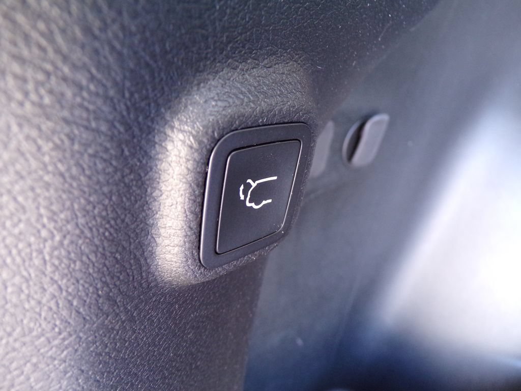 Certified 2023 Jeep Cherokee Altitude Lux AWD/4WD image 9