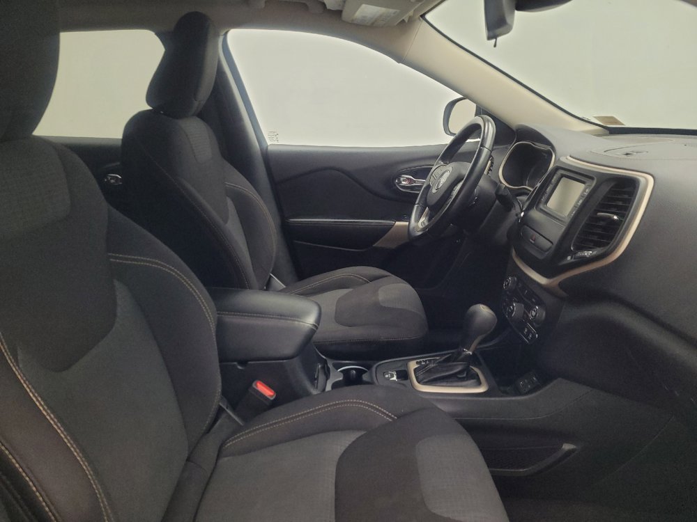 Used 2017 Jeep Cherokee Latitude FWD image 21