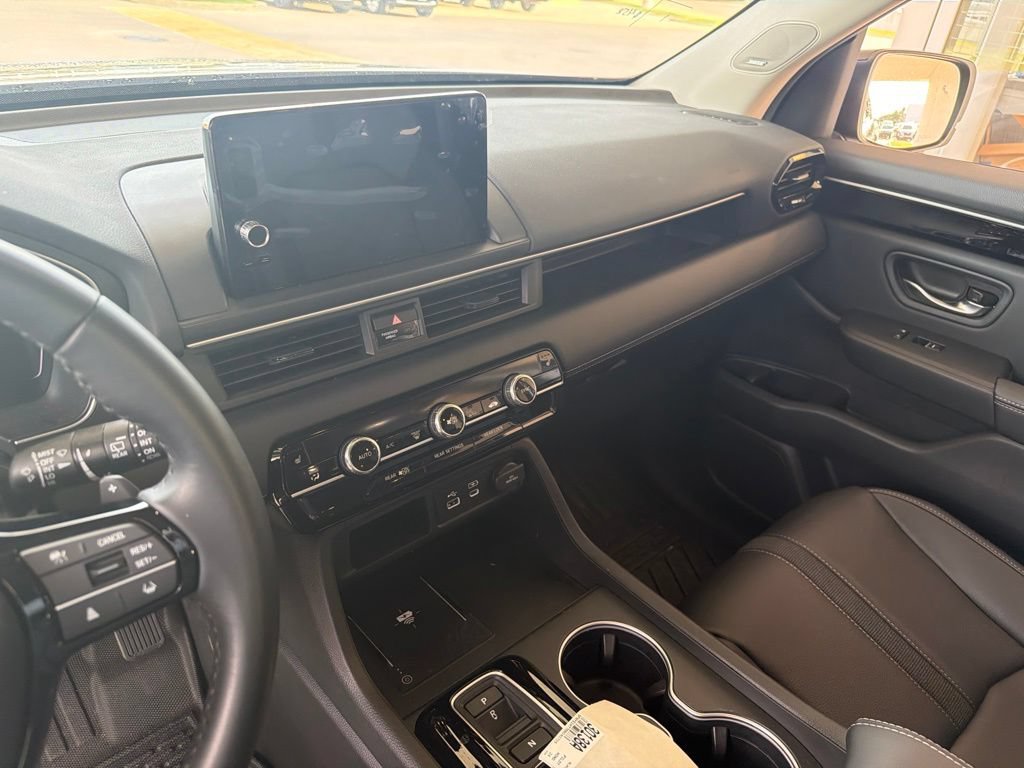 Used 2024 Honda Pilot Touring image 13