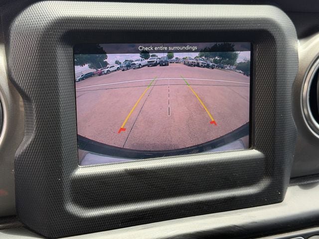 Used 2020 Jeep Wrangler Unlimited Sahara AWD/4WD image 18