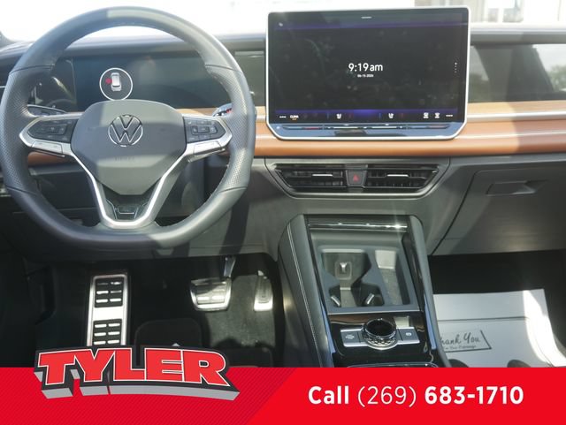 Used 2025 Volkswagen Tiguan SEL R-Line AWD/4WD image 42