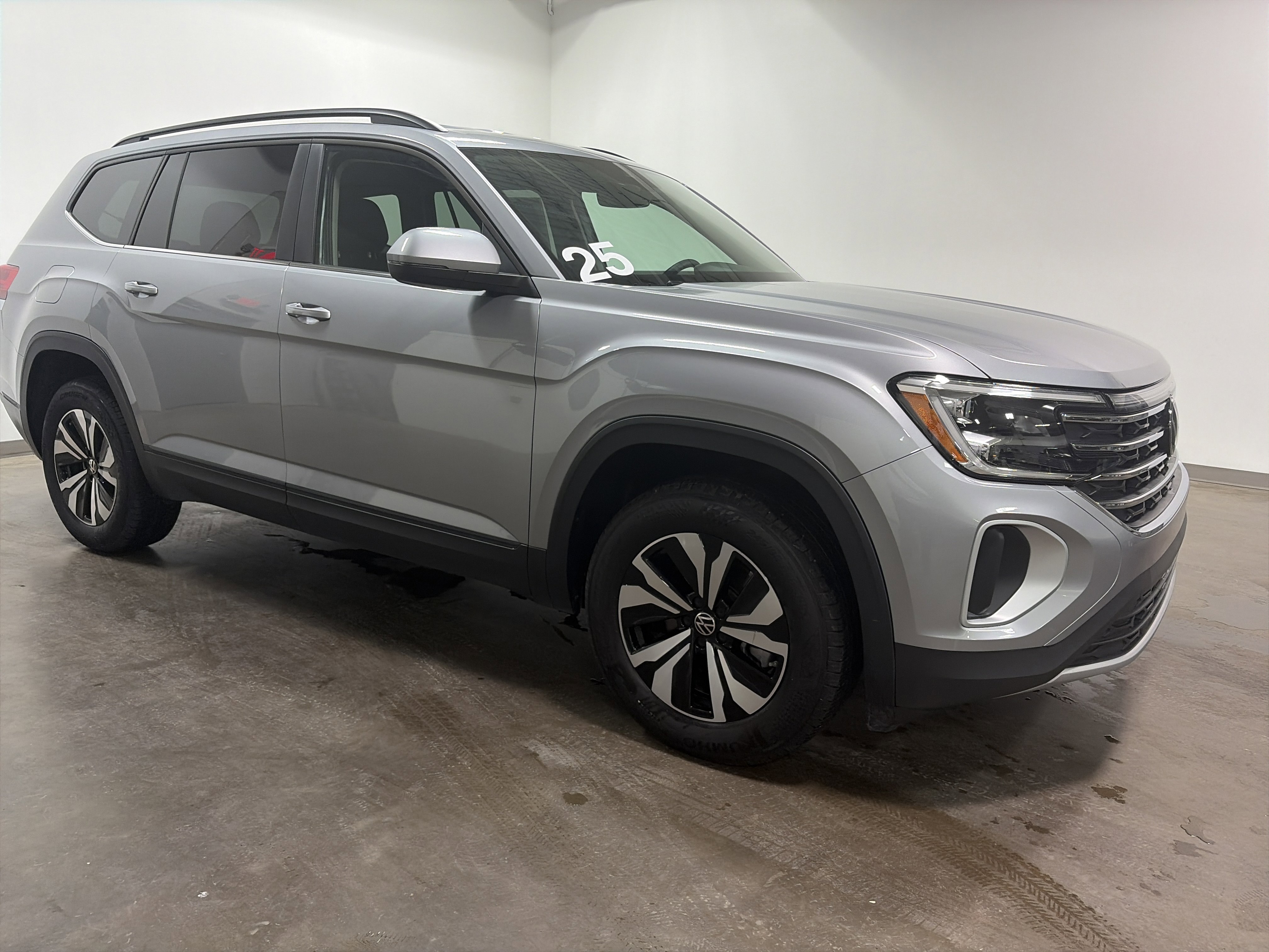 Certified 2025 Volkswagen Atlas SE AWD/4WD image 2